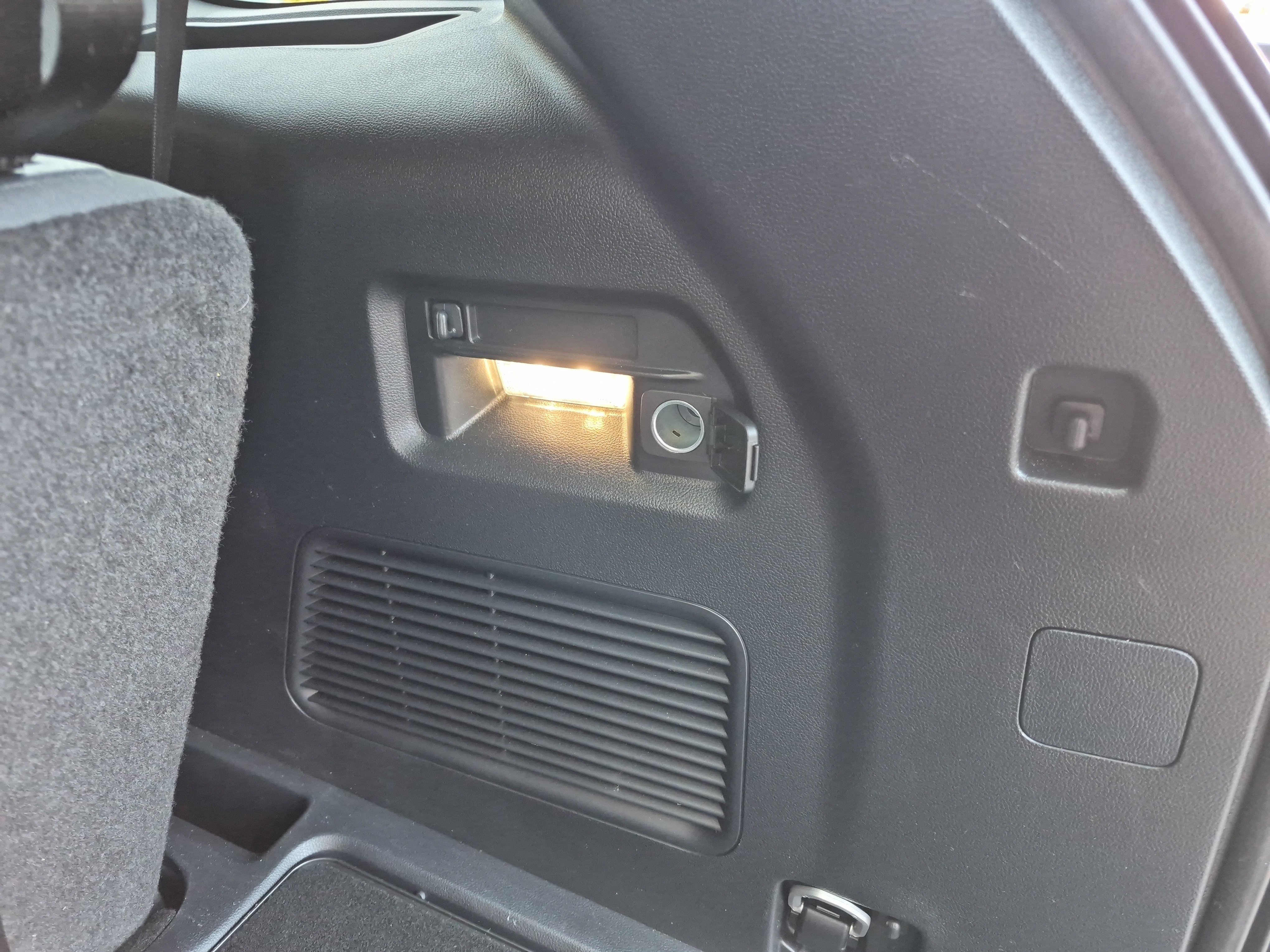 Certified 2025 Ford Explorer Active image 18