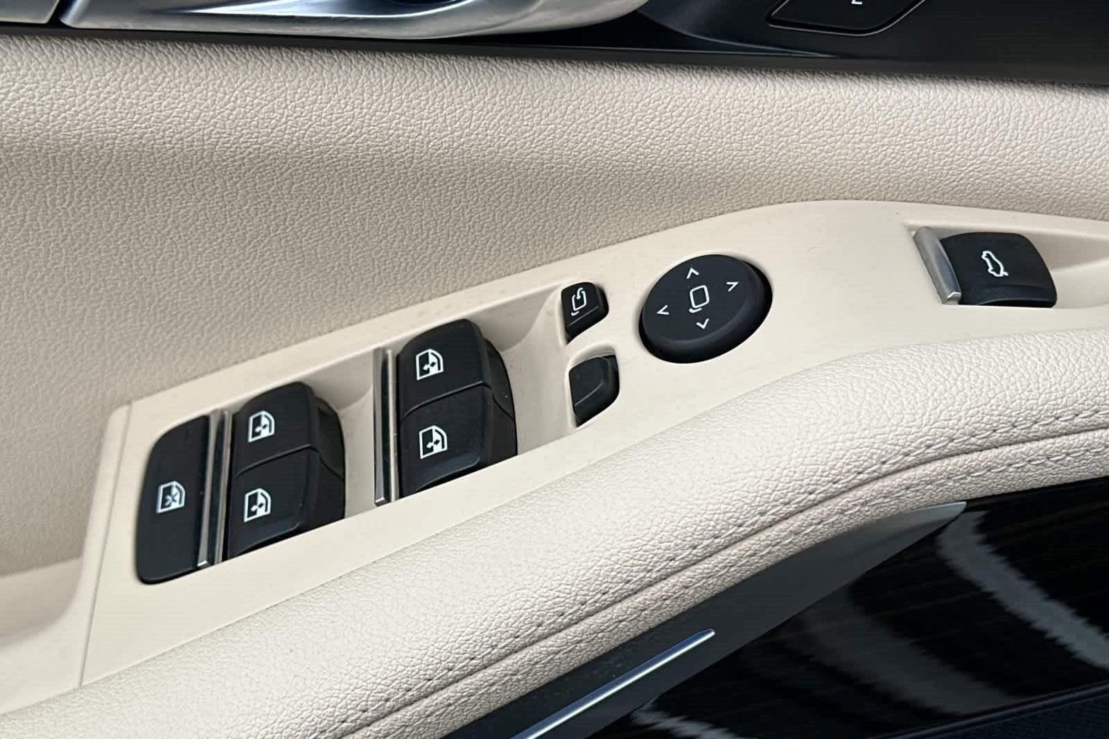 Used 2021 BMW X5 xDrive45e w/ Convenience Package image 14