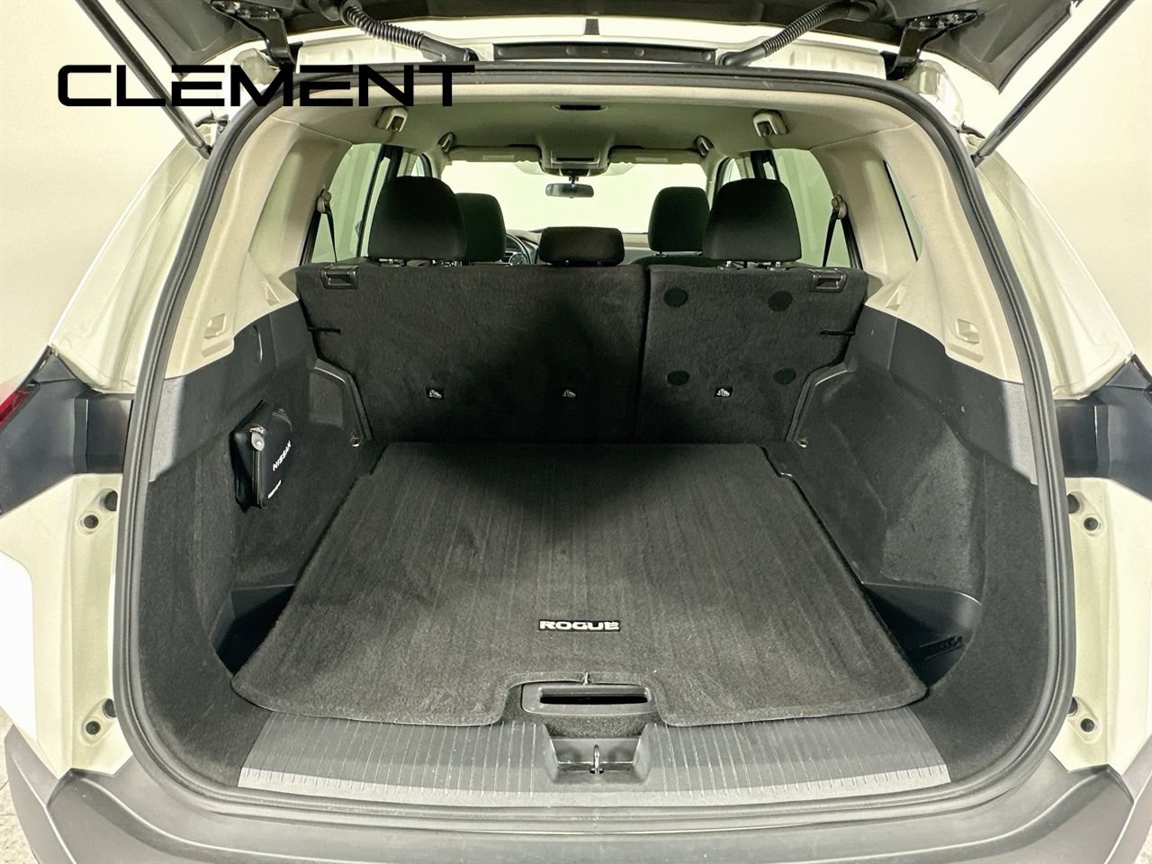 Used 2023 Nissan Rogue S AWD/4WD image 11