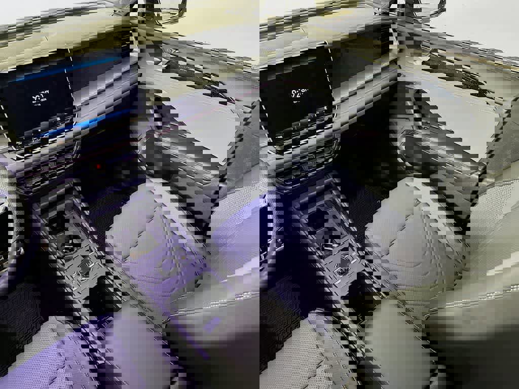 Used 2025 Volkswagen Tiguan SE R-Line image 11