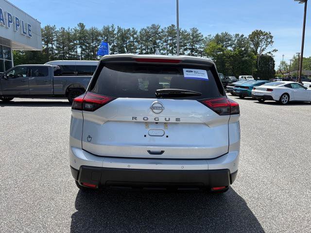 Used 2025 Nissan Rogue SV FWD image 4
