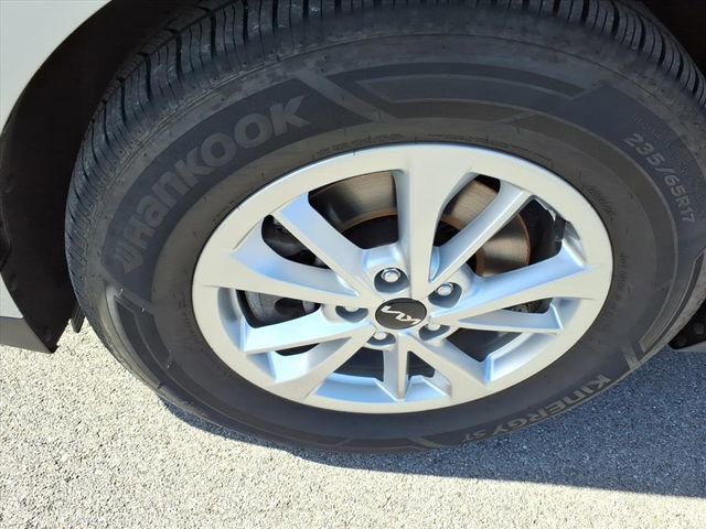 Used 2022 Kia Carnival LX image 17