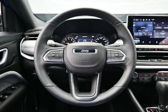Used 2024 Jeep Compass Latitude w/ Convenience Group AWD/4WD image 18