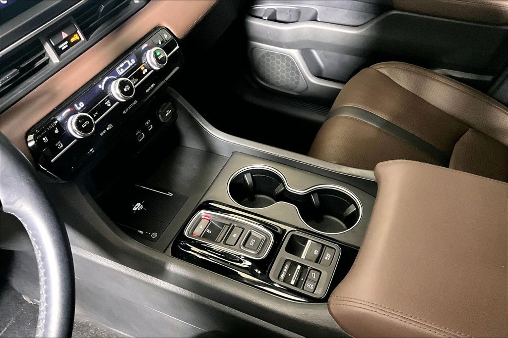 Used 2025 Honda Pilot Elite image 13