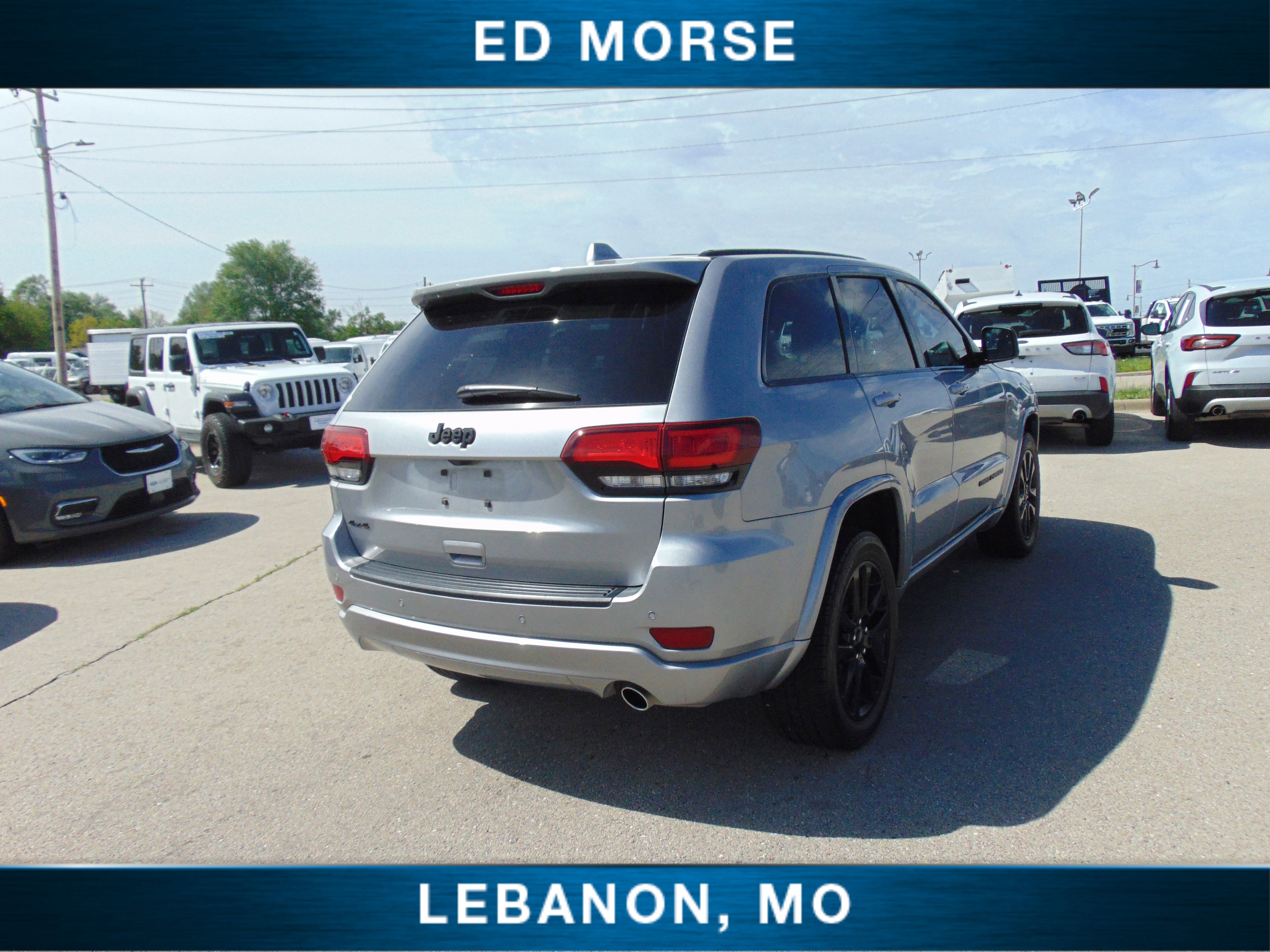 Used 2019 Jeep Grand Cherokee Altitude AWD/4WD image 6