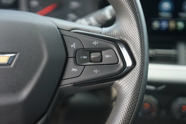 Used 2025 Chevrolet Trax LS w/ LS Convenience Package FWD image 23