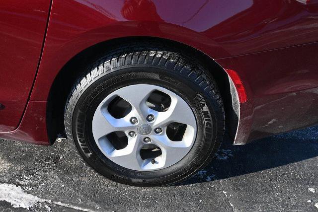 Used 2017 Chrysler Pacifica Touring-L Plus image 14