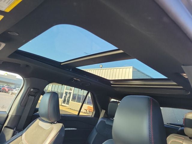 Certified 2025 Ford Explorer ST AWD/4WD image 5