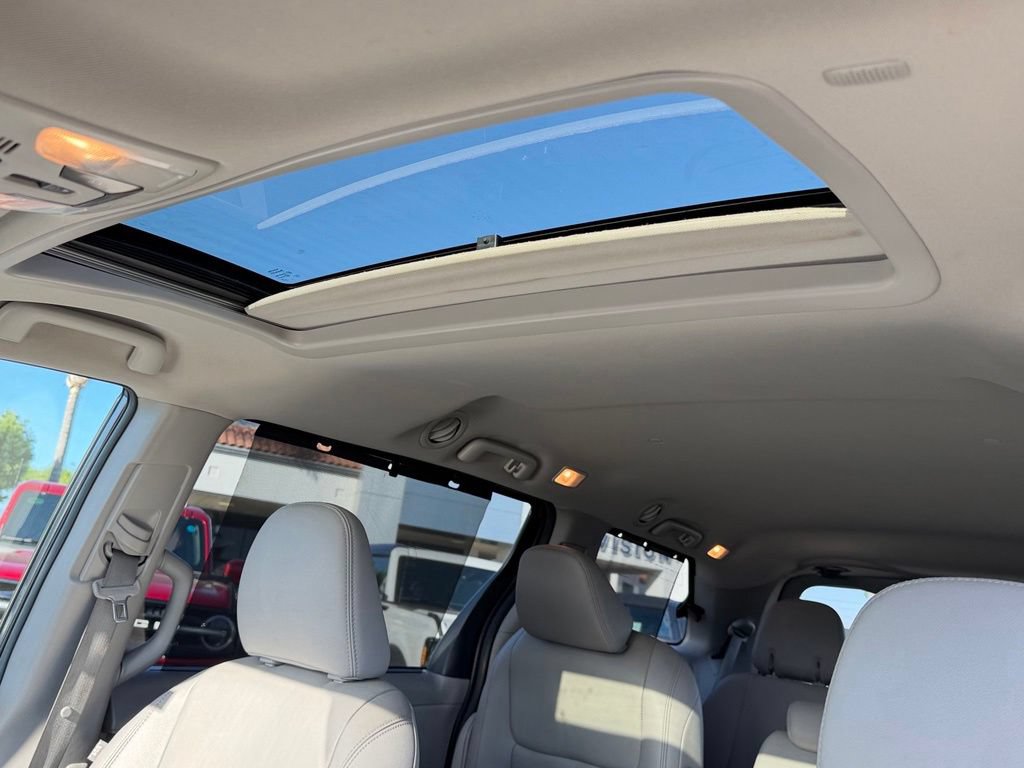Used 2020 Toyota Sienna XLE FWD image 18