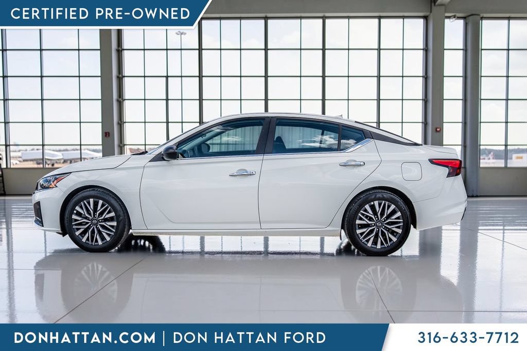 Used 2025 Nissan Altima 2.5 SV FWD image 2