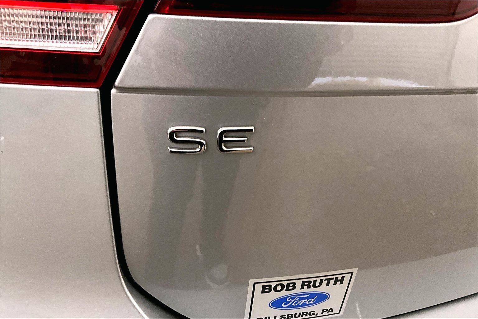 Used 2024 Volkswagen Tiguan SE image 13