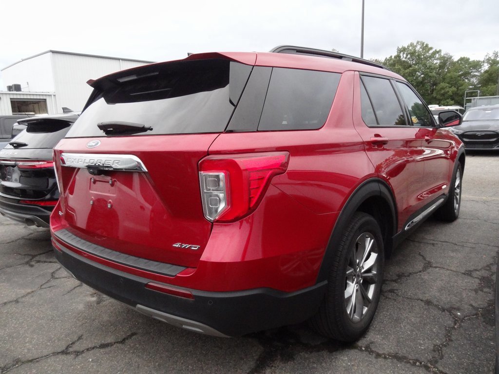 Certified 2022 Ford Explorer XLT w/ Equipment Group 202A image 3