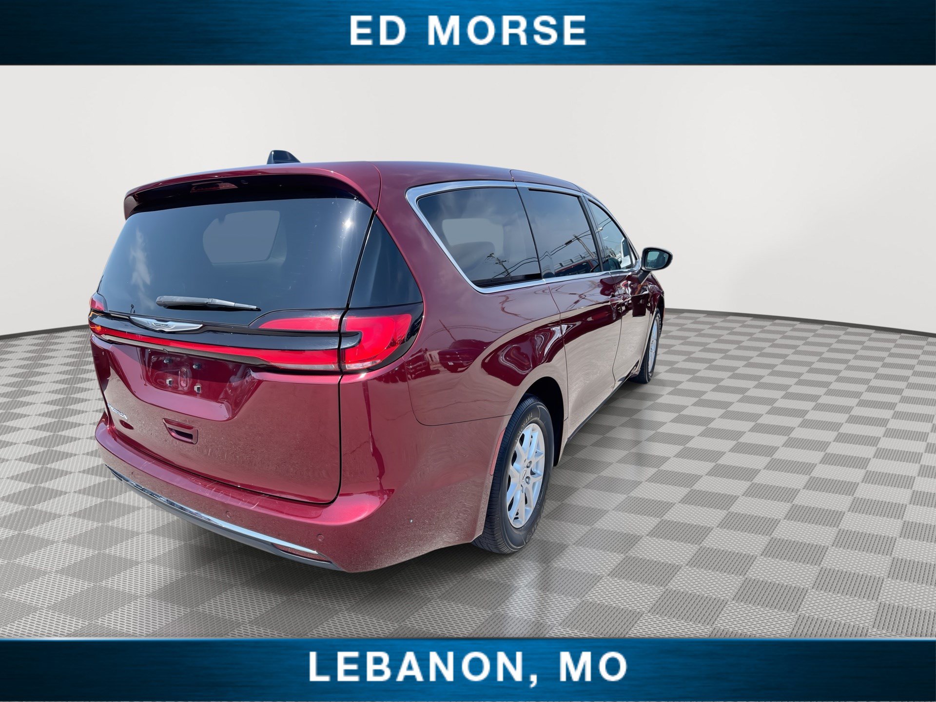 Used 2023 Chrysler Pacifica Touring-L FWD image 8