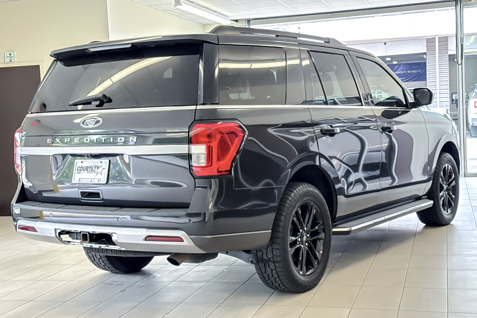 Certified 2022 Ford Expedition XLT AWD/4WD image 4