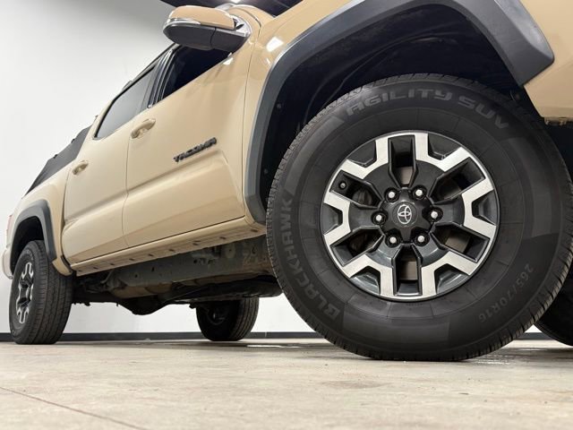 Used 2017 Toyota Tacoma TRD Off-Road image 3