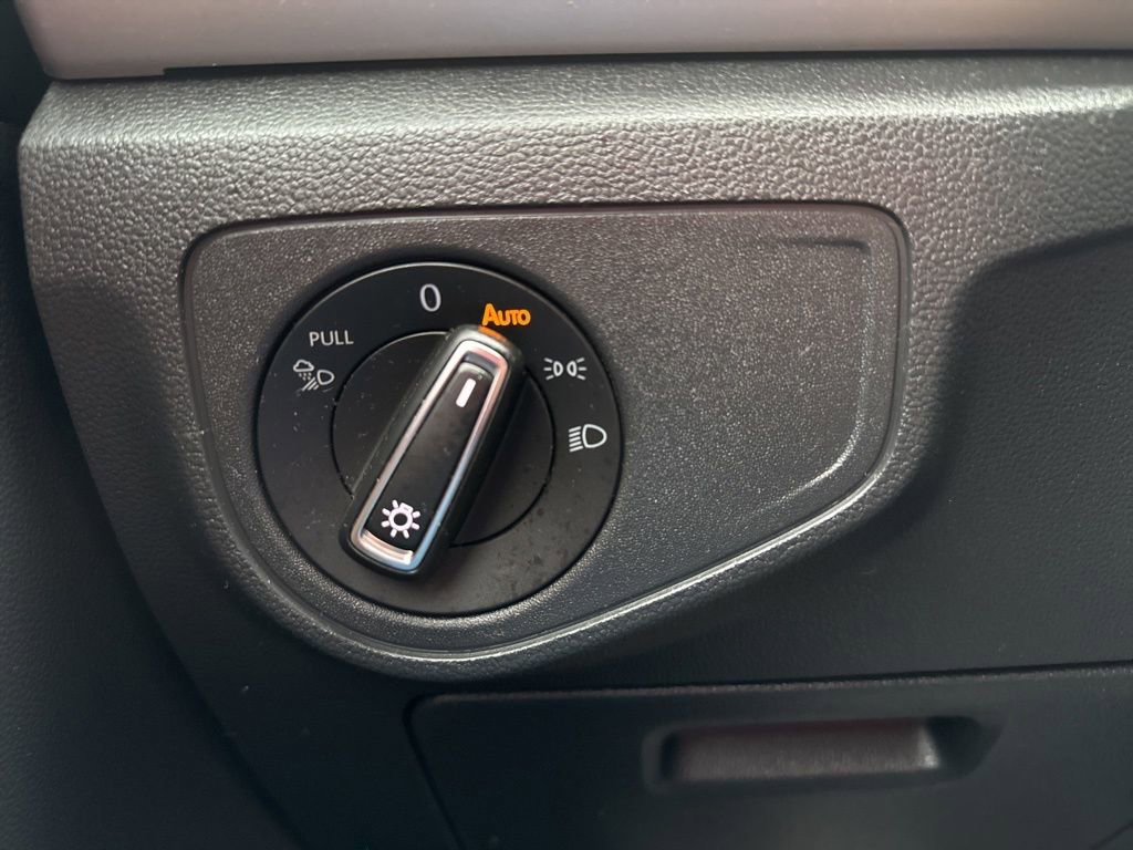 Used 2022 Volkswagen Atlas Cross Sport SE image 38