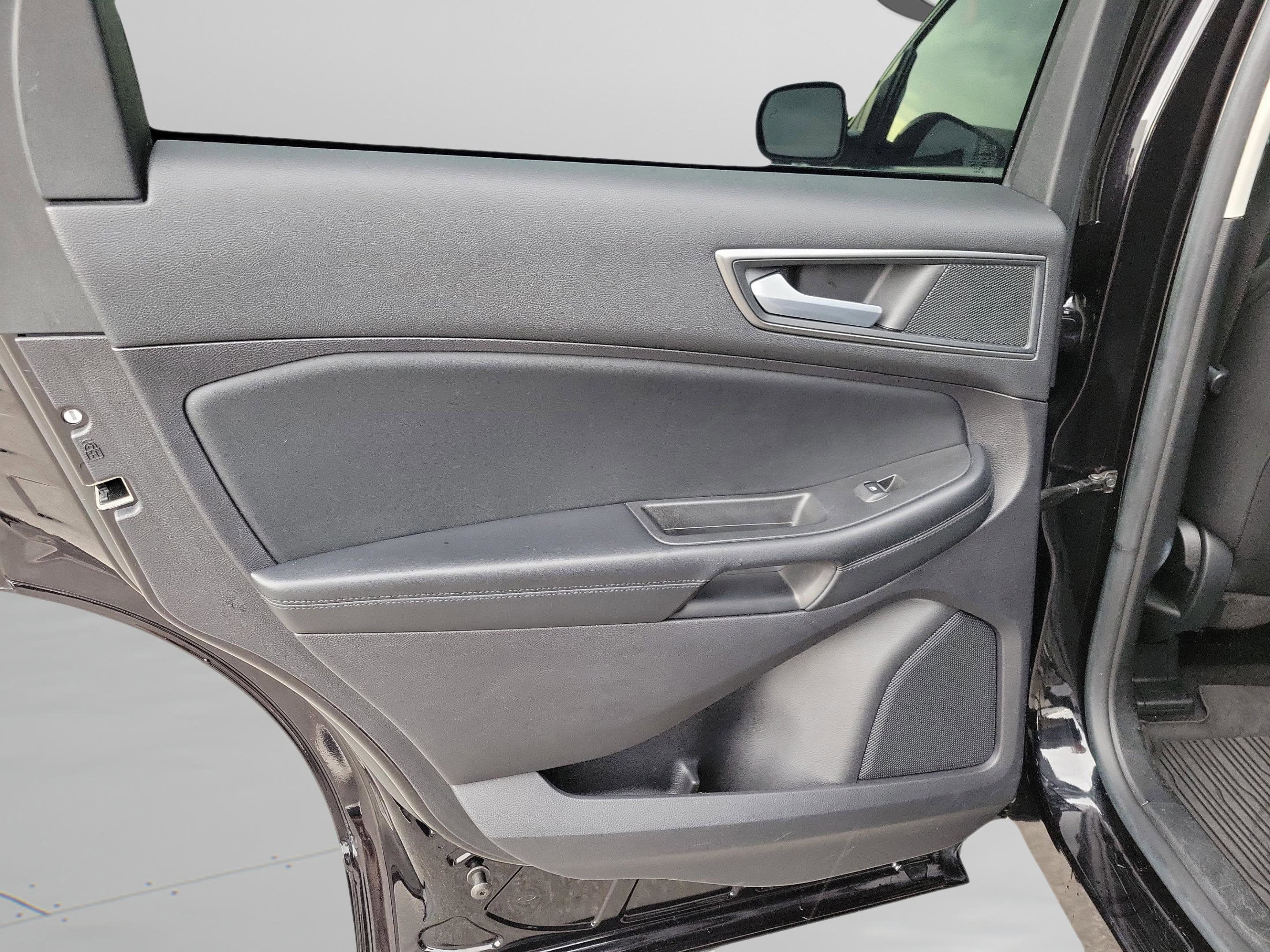 Certified 2022 Ford Edge SE w/ Black Appearance Package image 24