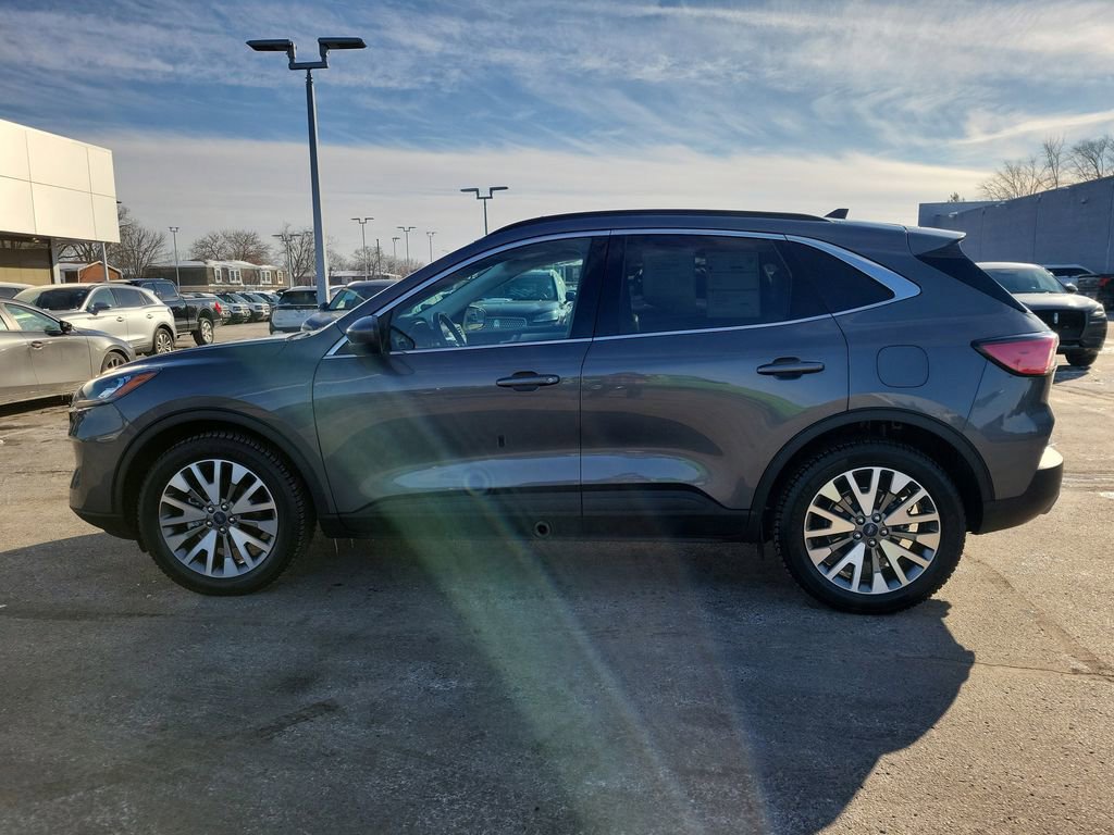 Certified 2022 Ford Escape Titanium w/ Class II Trailer Tow Package image 2