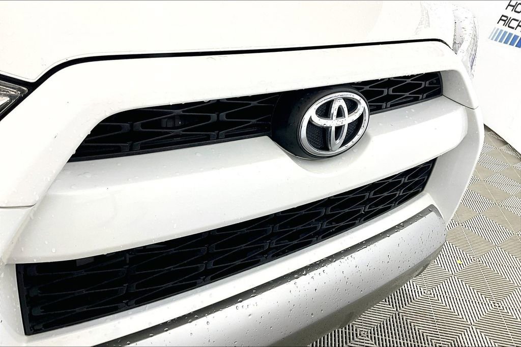 Used 2018 Toyota 4Runner TRD Off-Road Premium AWD/4WD image 23