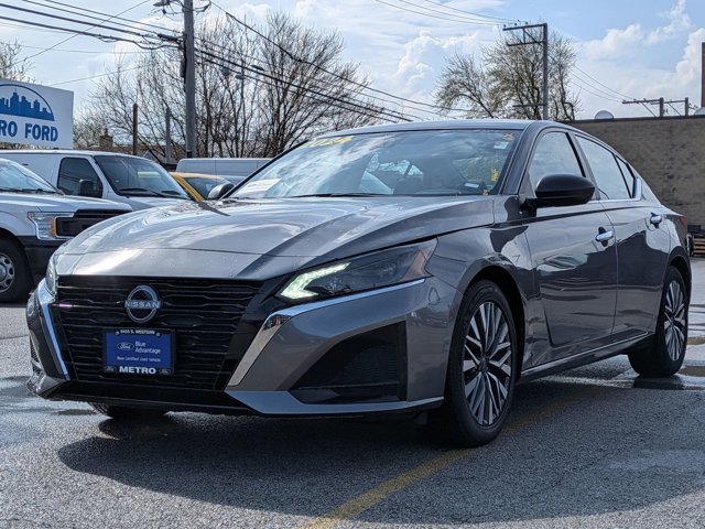 Used 2024 Nissan Altima 2.5 SV FWD image 8
