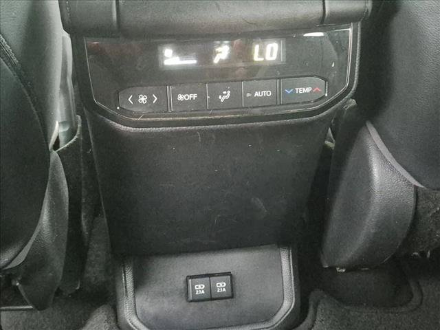 Used 2021 Toyota Highlander XSE FWD image 13