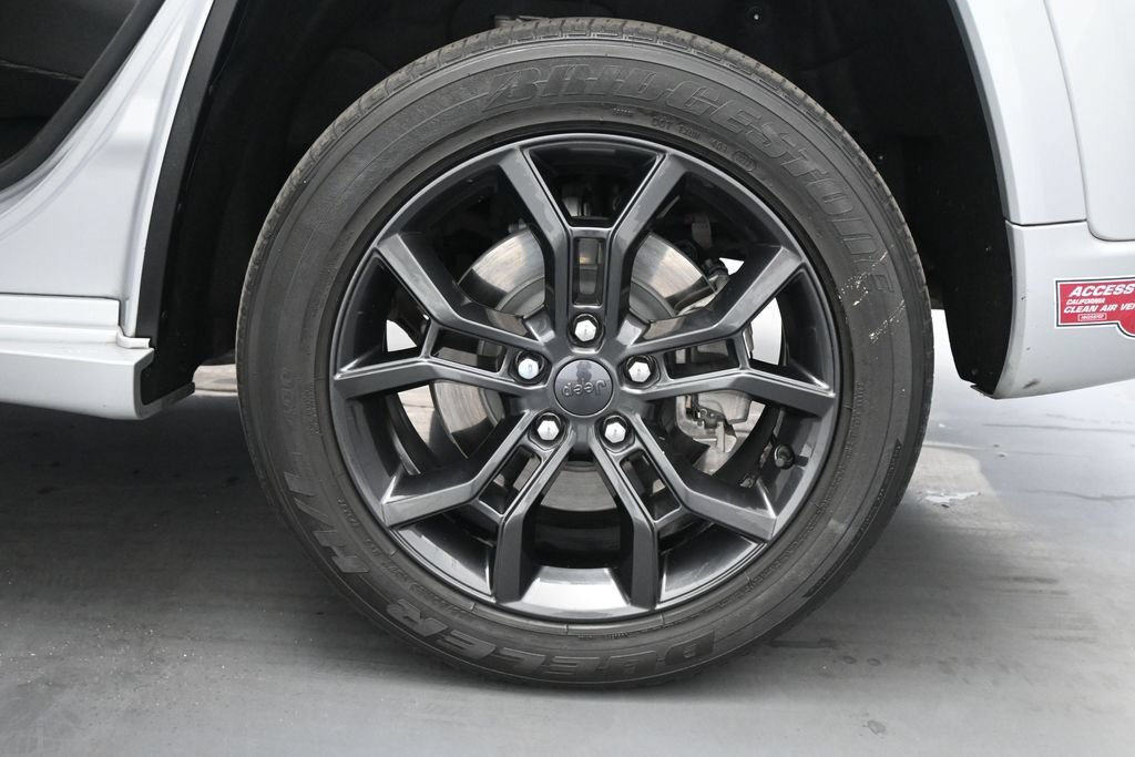 Used 2023 Jeep Grand Cherokee 30th Anniversary AWD/4WD image 22