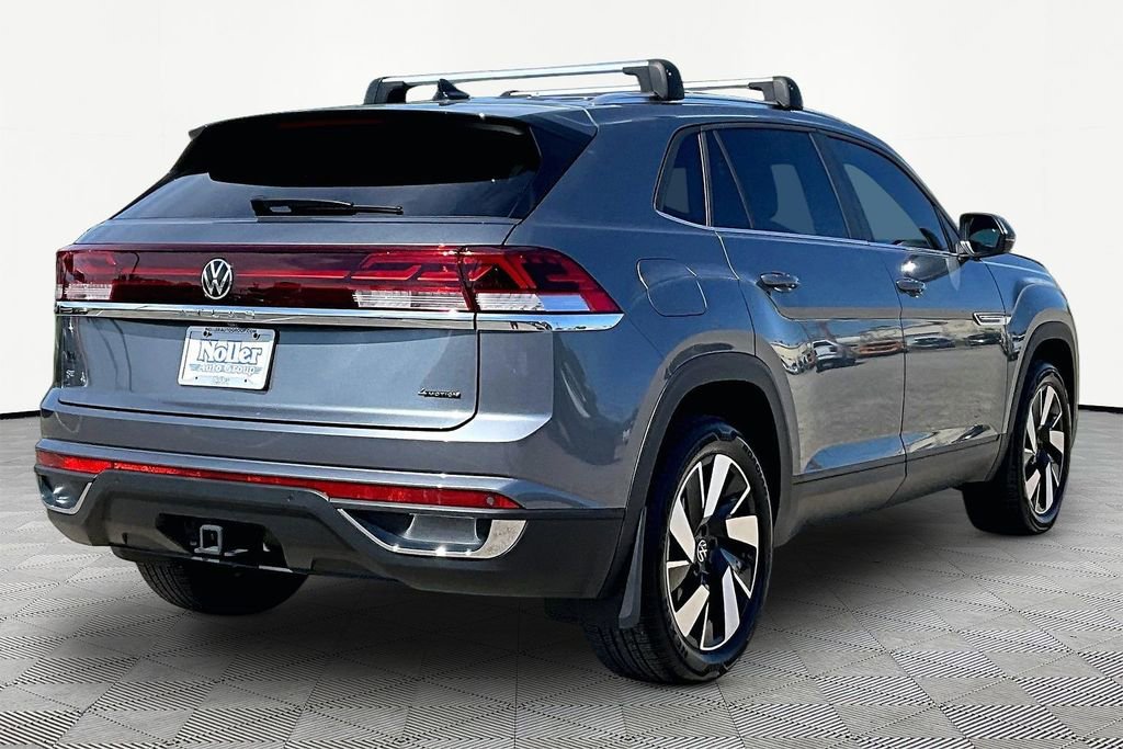 Used 2024 Volkswagen Atlas Cross Sport SE AWD/4WD image 2