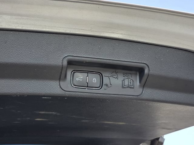 Certified 2020 Ford Explorer Limited RWD image 29