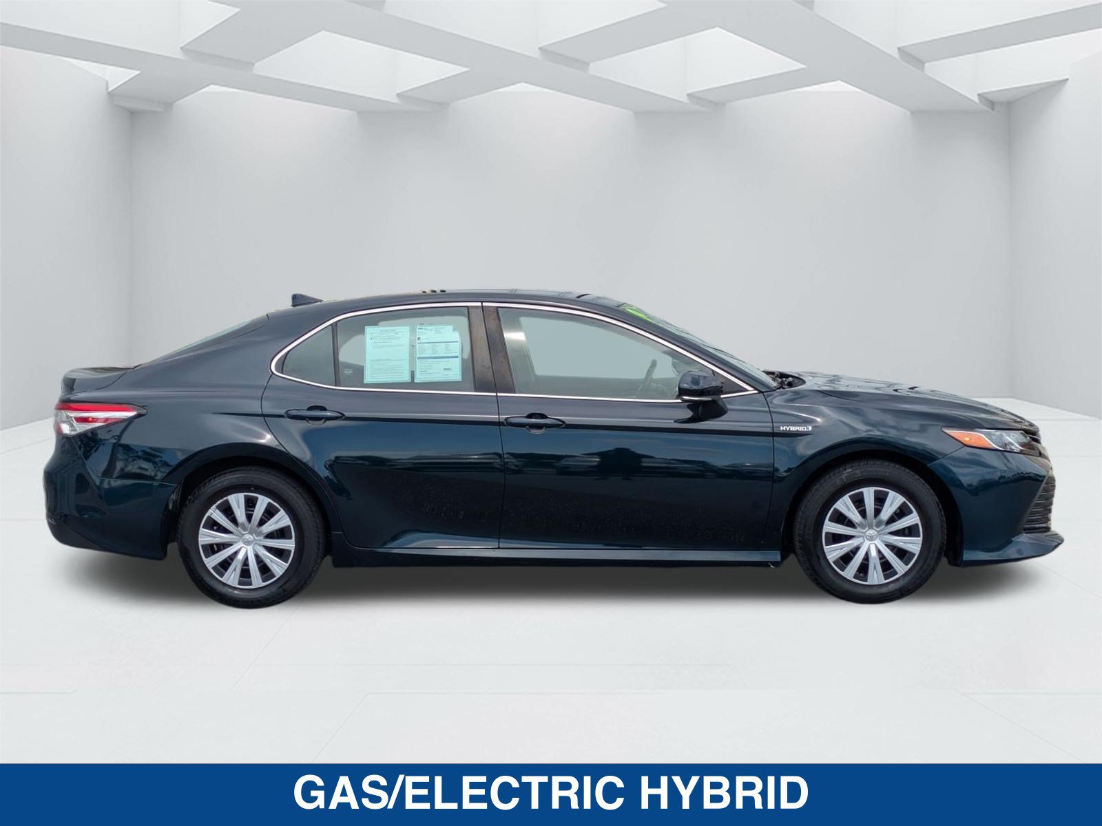 Used 2020 Toyota Camry LE w/ Fleet Convenience Package FWD image 3