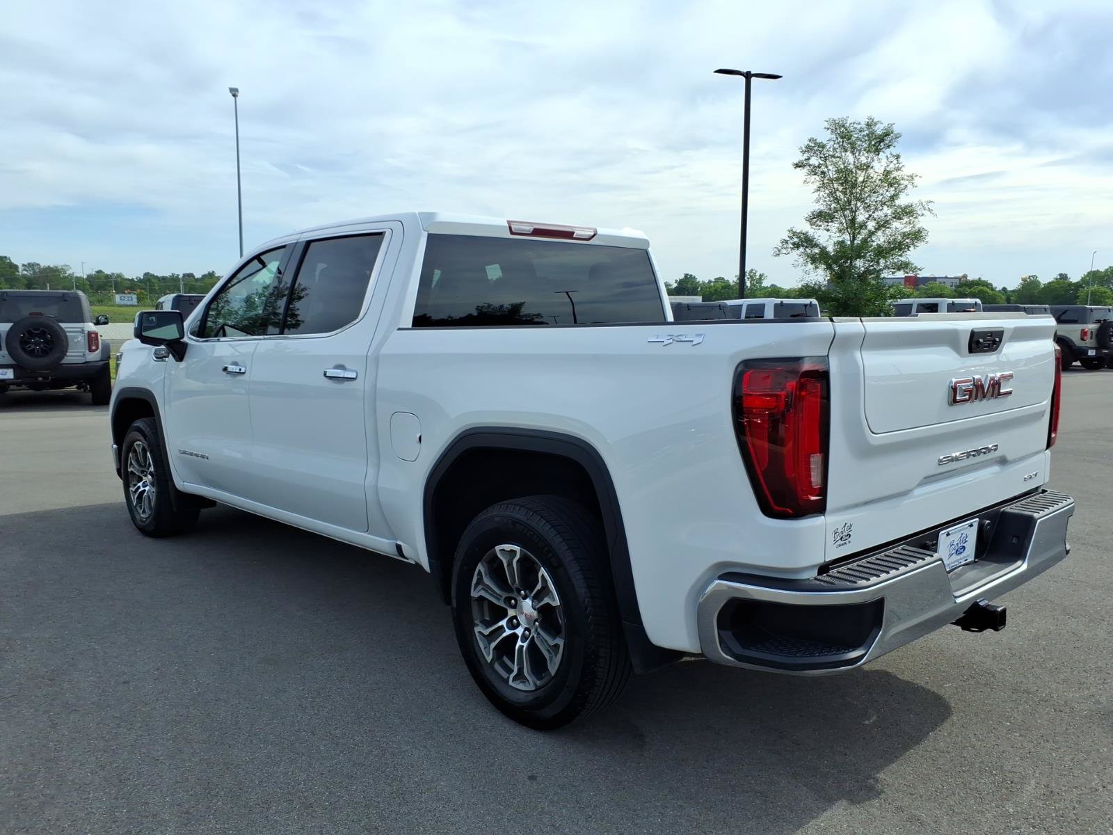 Used 2025 GMC Sierra 1500 SLT AWD/4WD image 5