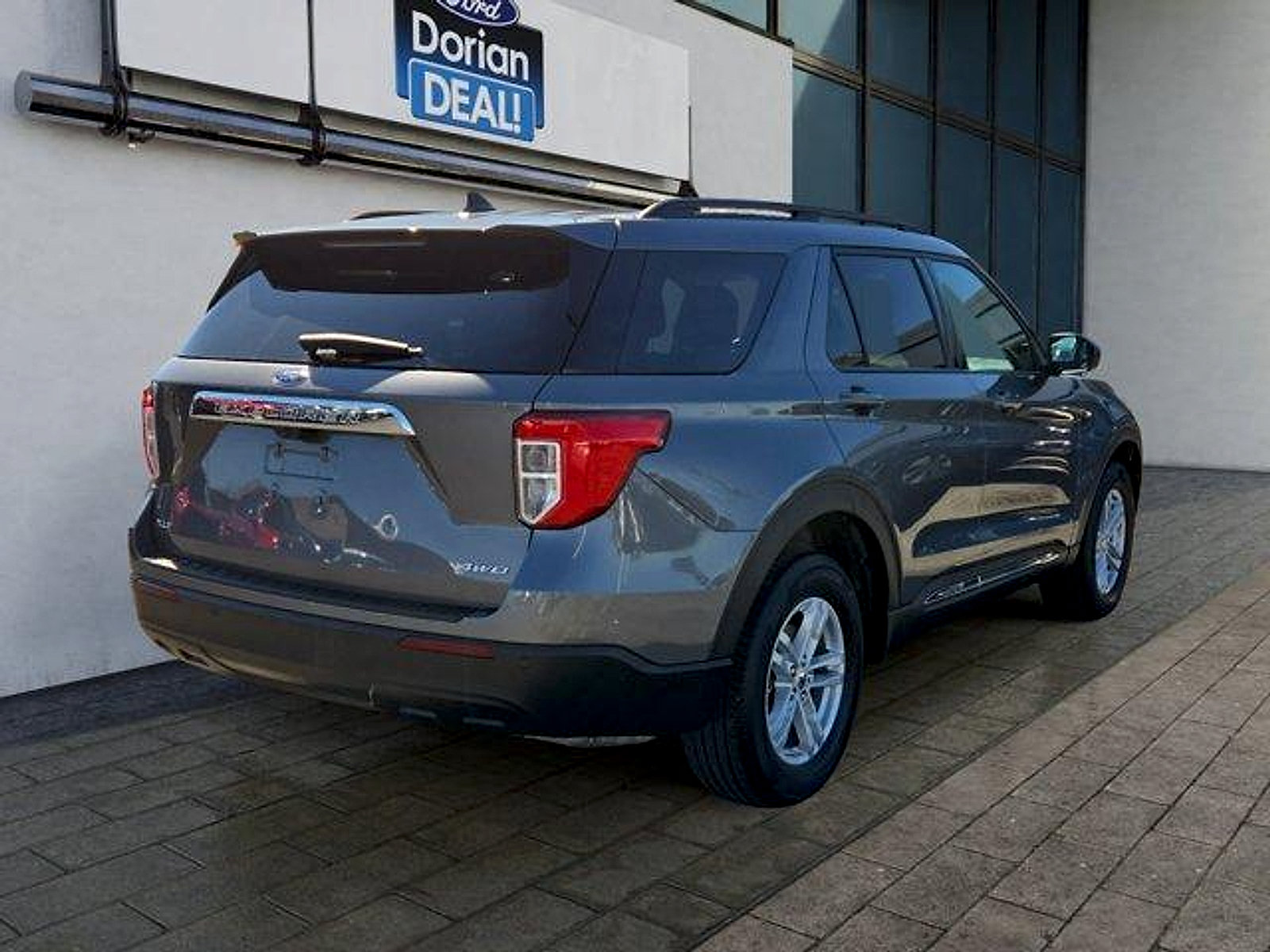 Certified 2024 Ford Explorer XLT AWD/4WD image 3