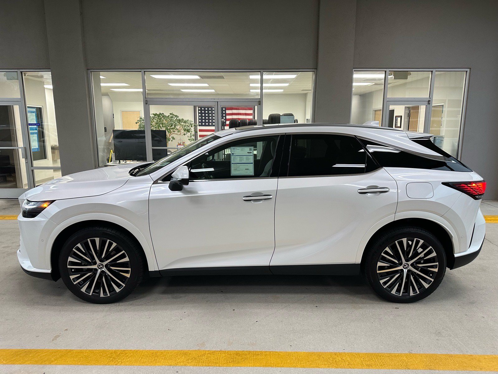 Used 2024 Lexus RX 350 w/ Convenience Package AWD/4WD image 4