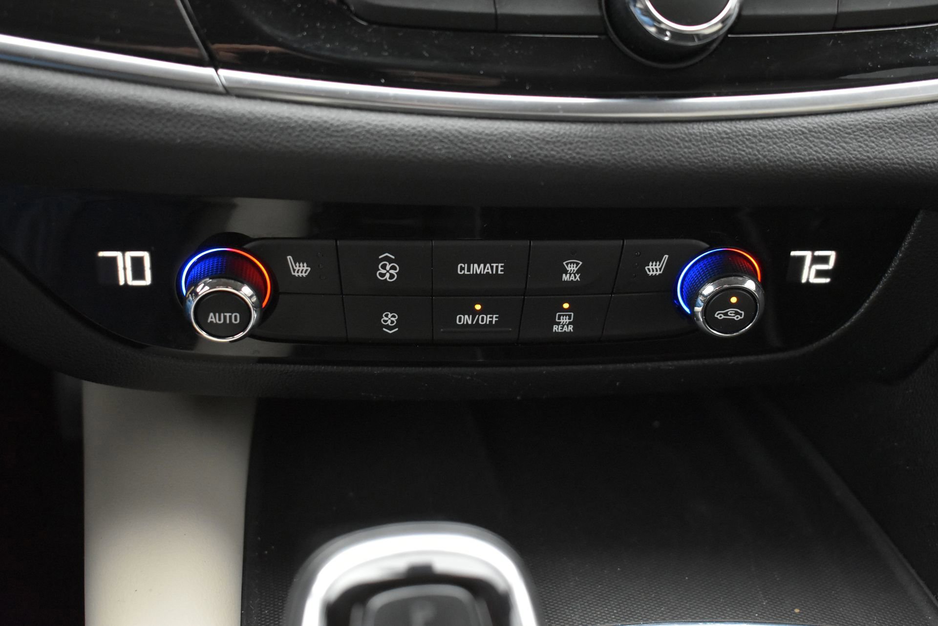 Used 2019 Buick Enclave Essence image 32