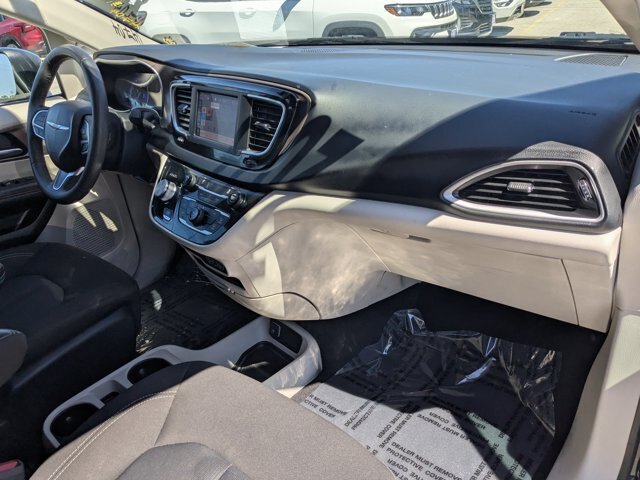 Used 2023 Chrysler Voyager LX FWD image 33