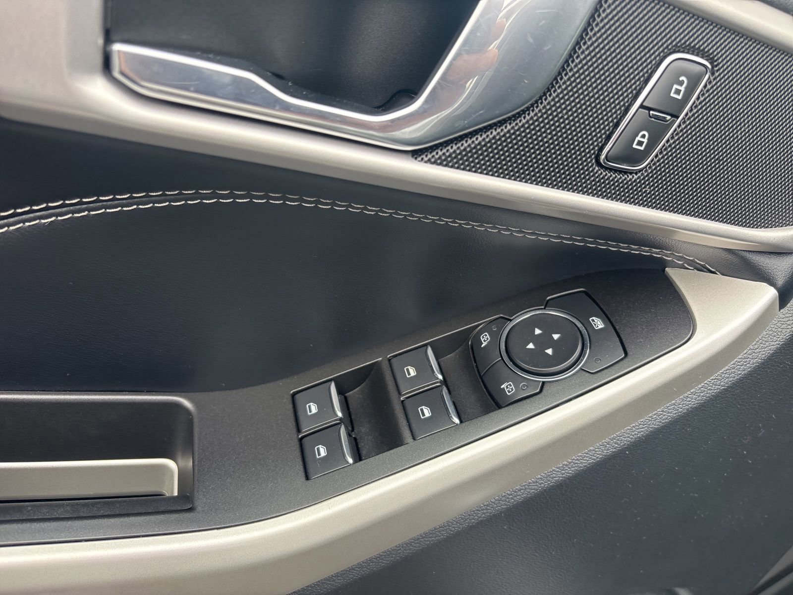 Certified 2021 Ford Explorer XLT w/ Equipment Group 202A image 15