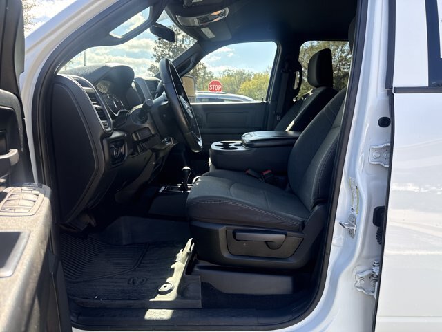 Used 2024 RAM 3500 Tradesman w/ Chrome Appearance Group AWD/4WD image 15