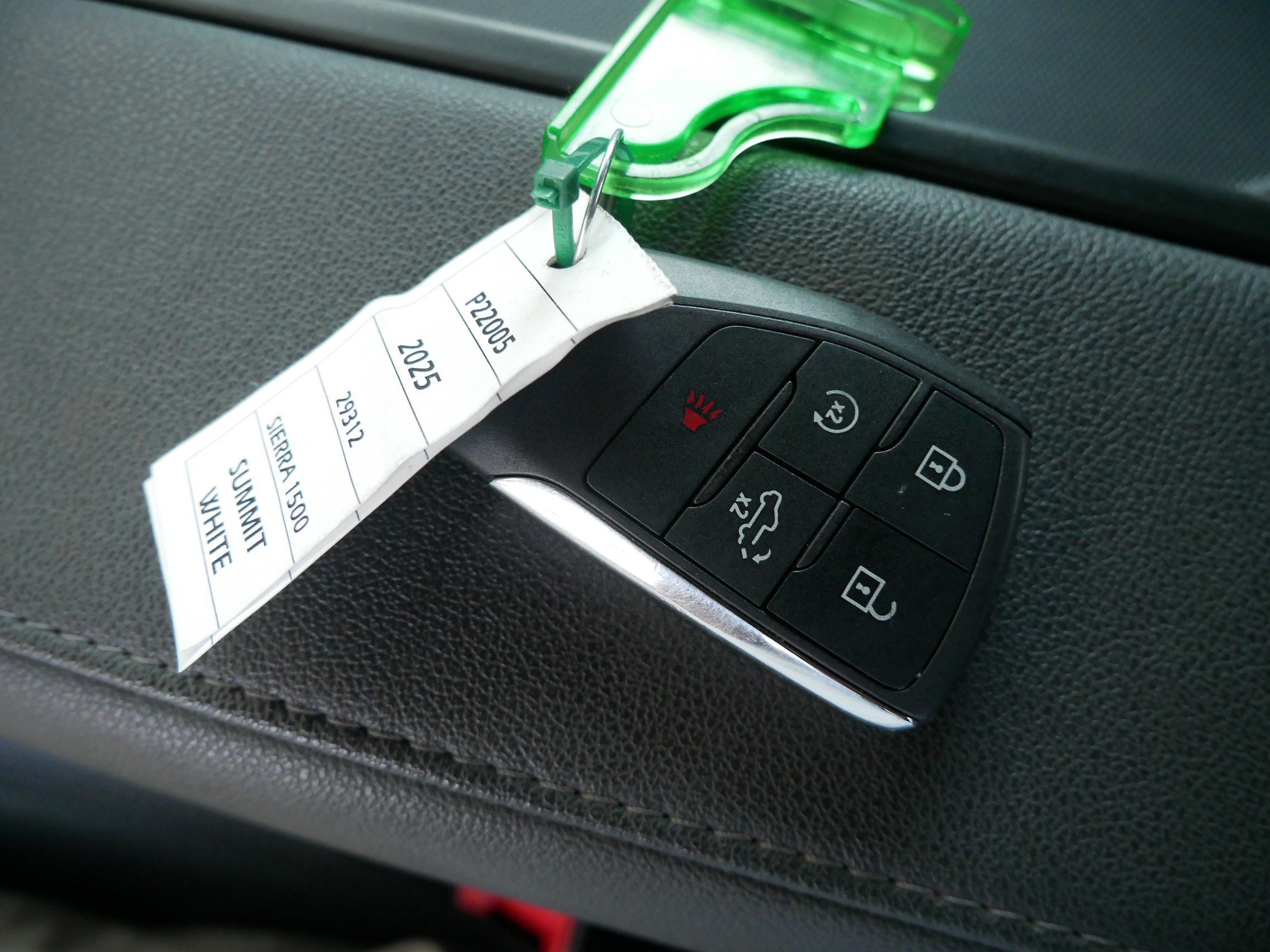 Used 2025 GMC Sierra 1500 SLT image 32