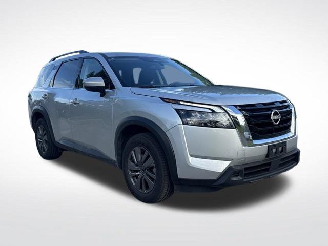 Used 2025 Nissan Pathfinder SV FWD image 2