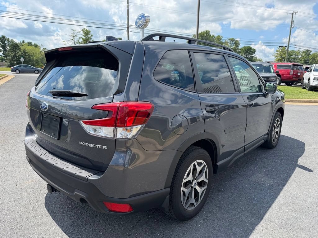 Used 2022 Subaru Forester Premium AWD/4WD image 5