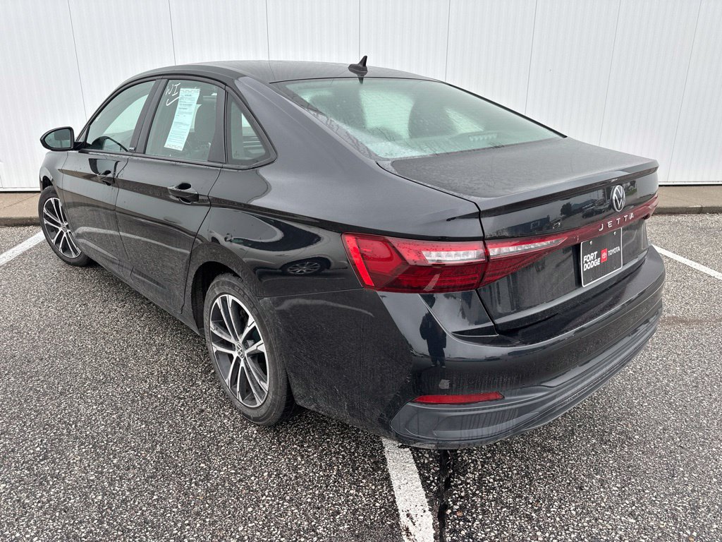 Used 2025 Volkswagen Jetta Sport FWD image 5