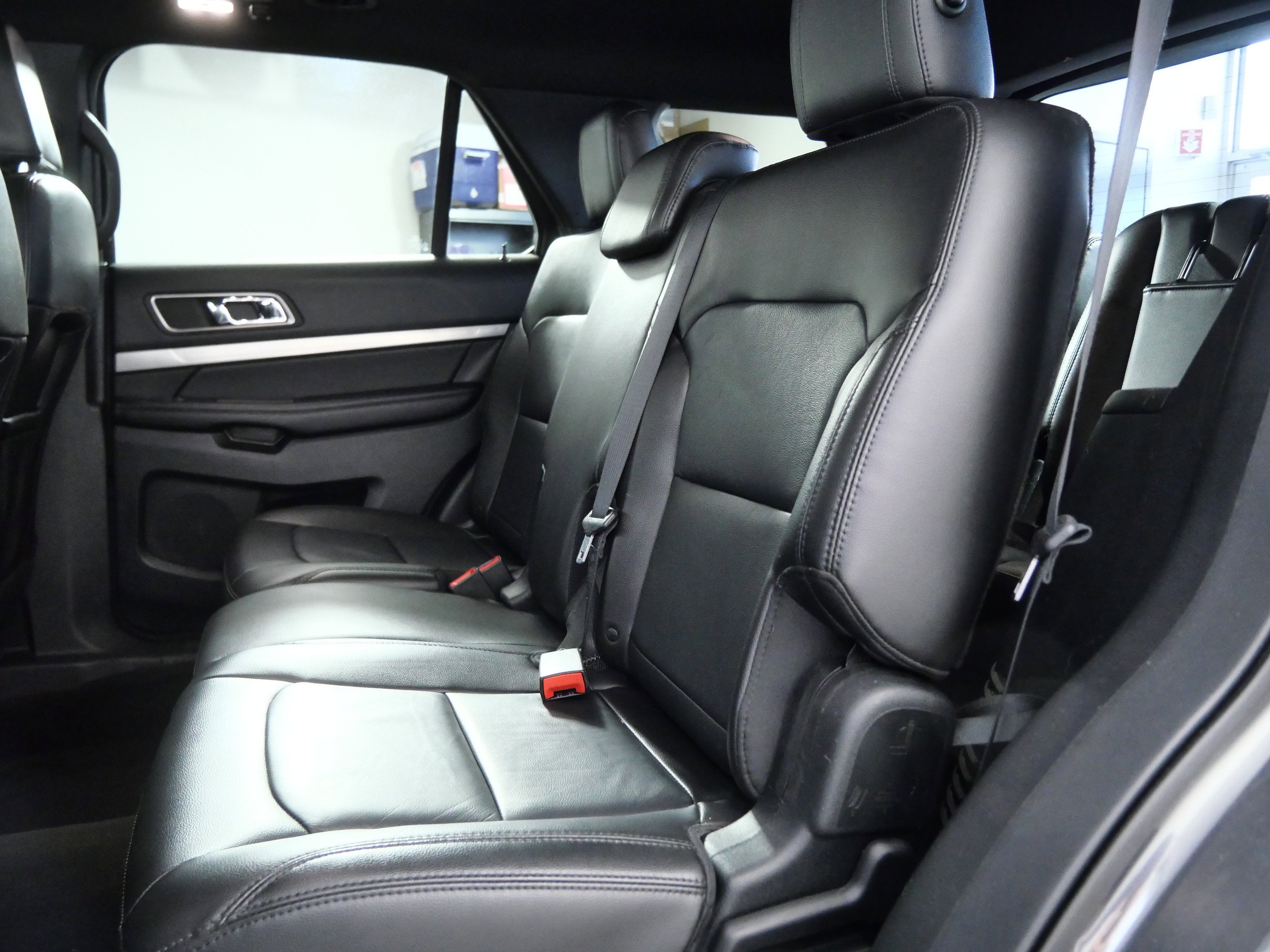 Certified 2018 Ford Explorer XLT w/ Equipment Group 202A AWD/4WD image 14