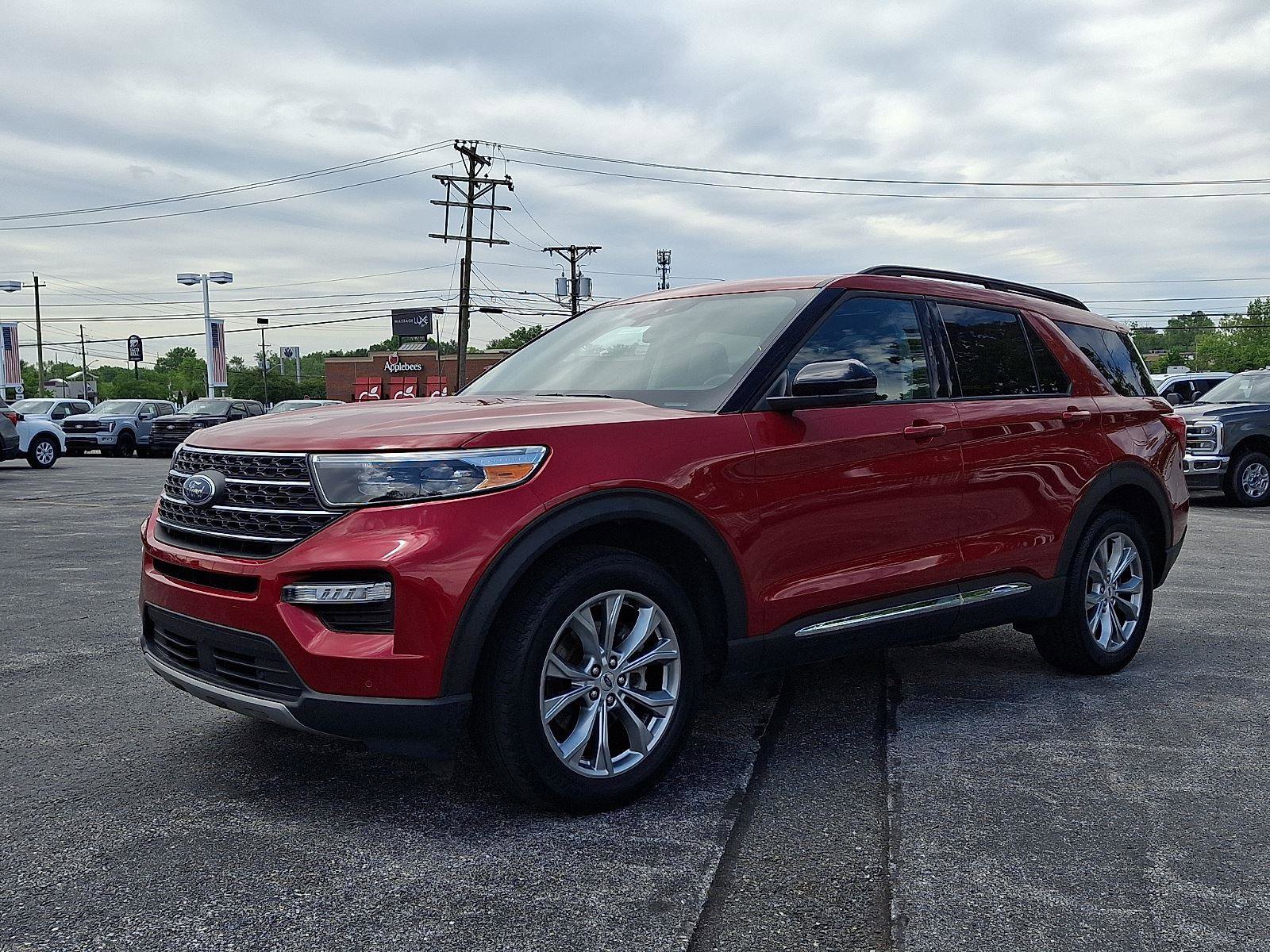Certified 2023 Ford Explorer XLT w/ Equipment Group 202A AWD/4WD image 3
