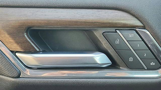 Used 2024 Chevrolet Silverado 3500 High Country w/ High Country Premium Package image 26