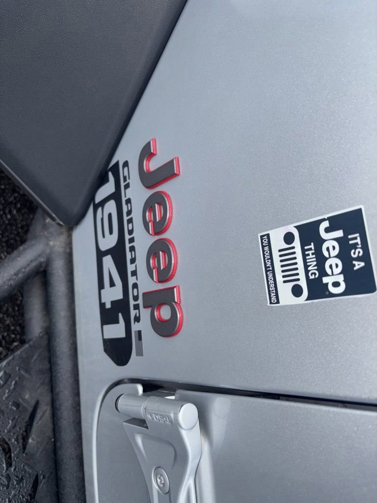 Used 2023 Jeep Gladiator Rubicon w/ Cold Weather Group image 16