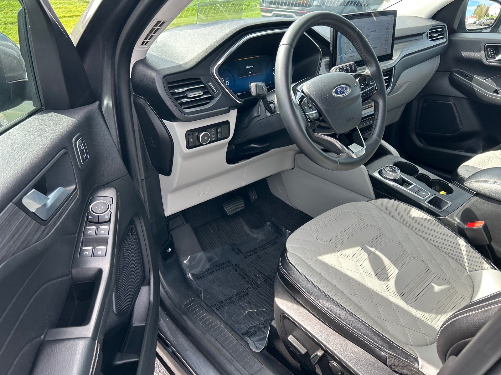 Certified 2023 Ford Escape Platinum w/ Premium Technology Package AWD/4WD image 6