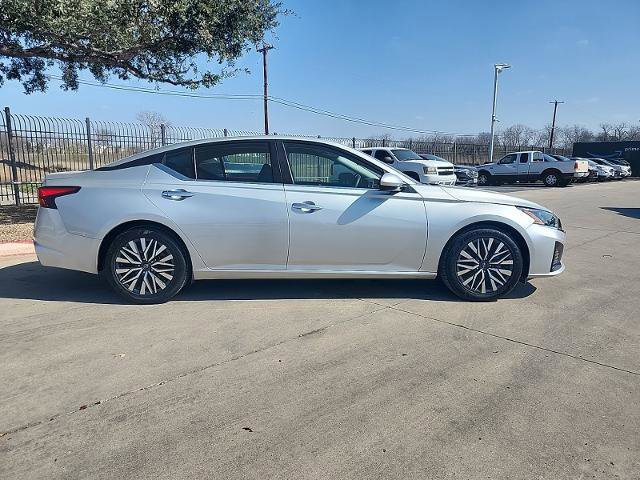 Used 2023 Nissan Altima 2.5 SV image 2