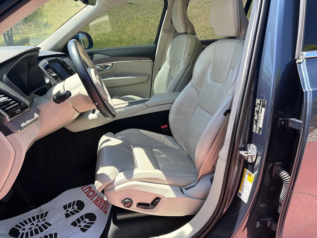 Used 2023 Volvo XC90 T8 Ultimate w/ Lounge Package AWD/4WD image 12