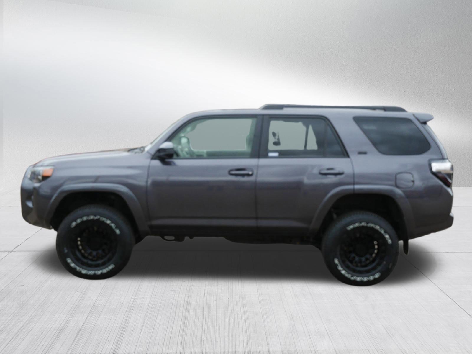 Used 2022 Toyota 4Runner SR5 AWD/4WD image 2