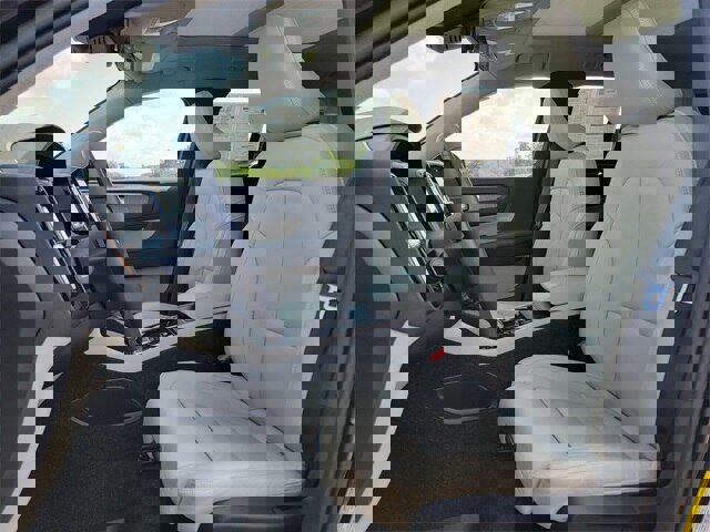 Used 2023 Volvo XC40 B5 Ultimate w/ Protection Package Premier image 20