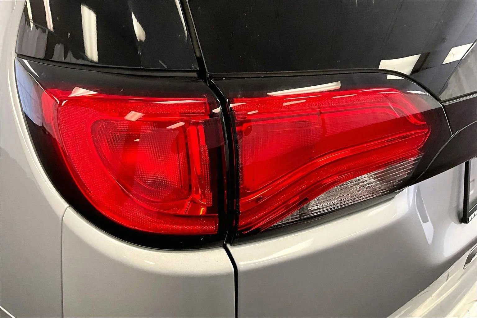 Used 2023 Chrysler Voyager LX image 29